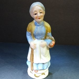 Figurine  Granny